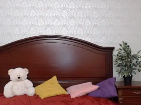 Snapshot of Supipie chatting on 11-17-25, 12:16 Supipie online show from 11-17-25, 12:16