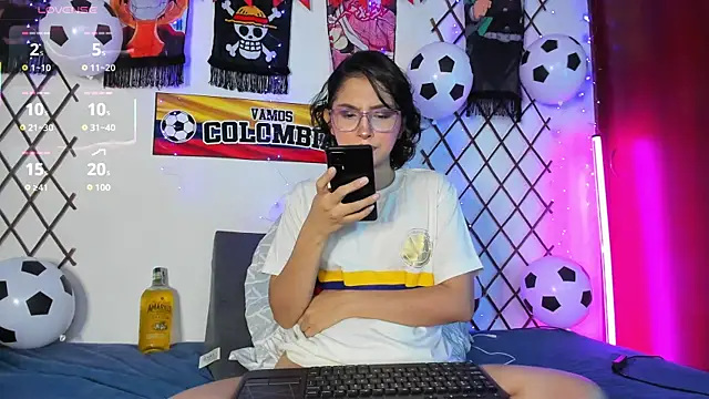 Snapshot of Alice_jacobs1 chatting on 07-04-26, 01:34 Alice jacobs1 online show from 07-04-26, 01:34