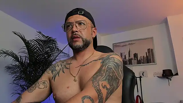 MrFrank tattoo online show from 01-29-25, 10:11