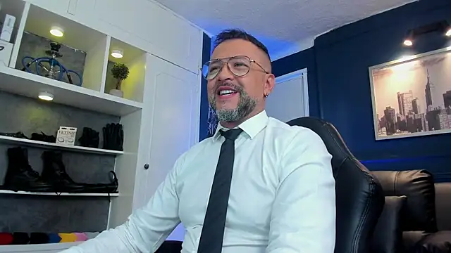Snapshot of MrFrank_tattoo chatting on 06-11-26, 02:26 MrFrank tattoo online show from 06-11-26, 02:26