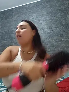 LizzRouse online show from 12-15-25, 05:06