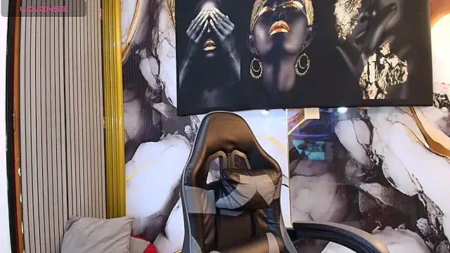 LizzRouse online show from 04-11-26, 04:44