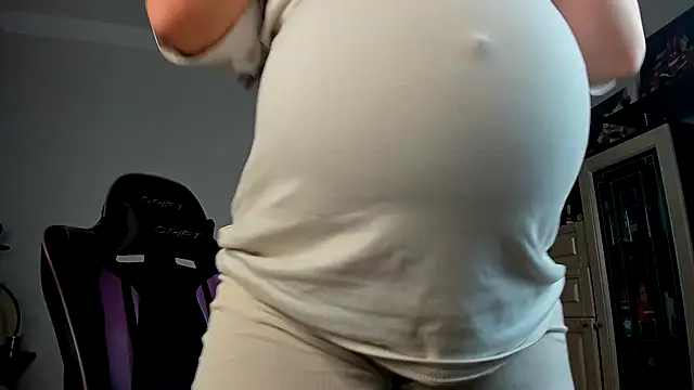 Snapshot of stella_vestal chatting on 12-11-24, 04:07 stella vestal online show from 12-11-24, 04:07