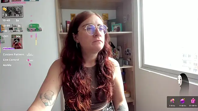 Snapshot of linda_giggle chatting on 07-27-26, 01:51 linda giggle online show from 07-27-26, 01:51
