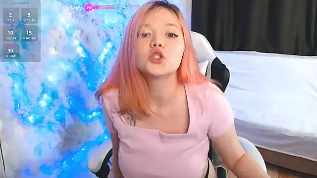 Snapshot of mary_lunar chatting on 02-18-25, 10:14 mary lunar online show from 02-18-25, 10:14