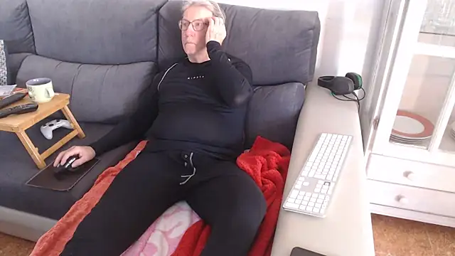 Snapshot of Nudelschwanz chatting on 02-04-25, 02:10 Nudelschwanz online show from 02-04-25, 02:10