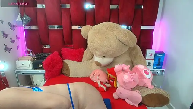 Snapshot of Ginna_doll chatting on 10-19-25, 01:39 Ginna doll online show from 10-19-25, 01:39