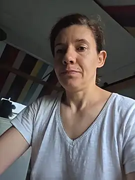 Lina lou4 online show from 05-27-26, 06:54