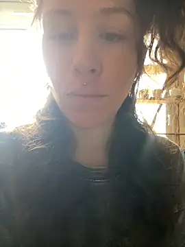 Snapshot of SuzieWanKenobi chatting on 10-19-25, 12:50 SuzieWanKenobi online show from 10-19-25, 12:50