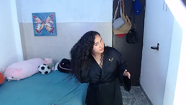 Snapshot of luciana_keating chatting on 03-28-26, 05:40 luciana keating online show from 03-28-26, 05:40