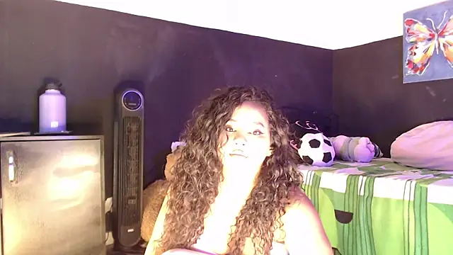 Snapshot of luciana_keating chatting on 06-26-26, 06:40 luciana keating online show from 06-26-26, 06:40