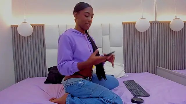 Snapshot of tyra_jackson chatting on 09-23-25, 12:08 tyra jackson online show from 09-23-25, 12:08