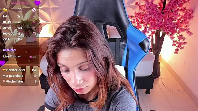 Snapshot of cora_22 chatting on 12-28-24, 06:29 cora 22 online show from 12-28-24, 06:29