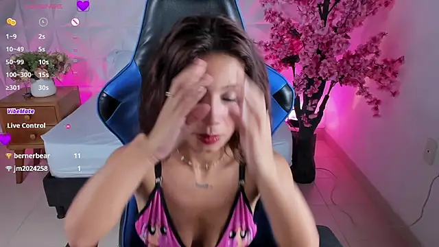 Snapshot of cora_22 chatting on 01-20-25, 03:07 cora 22 online show from 01-20-25, 03:07