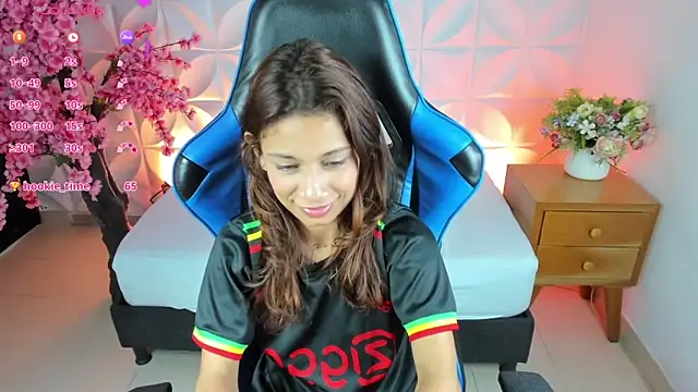 Snapshot of cora_22 chatting on 02-20-25, 04:03 cora 22 online show from 02-20-25, 04:03