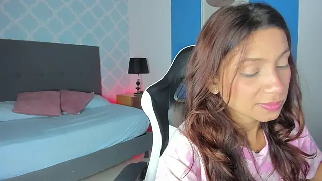 Snapshot of cora_22 chatting on 09-09-25, 12:48 cora 22 online show from 09-09-25, 12:48