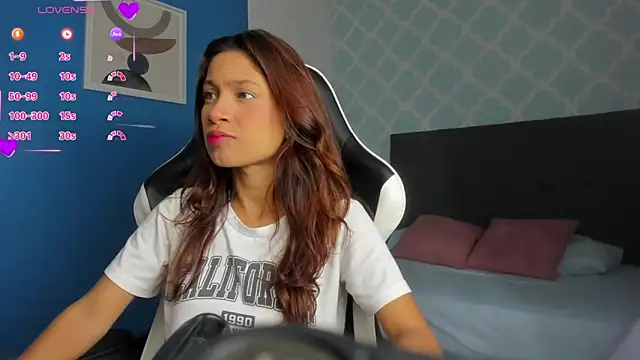 Snapshot of cora_22 chatting on 09-12-25, 12:38 cora 22 online show from 09-12-25, 12:38