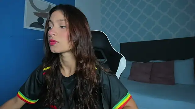 Snapshot of cora_22 chatting on 10-01-25, 12:44 cora 22 online show from 10-01-25, 12:44