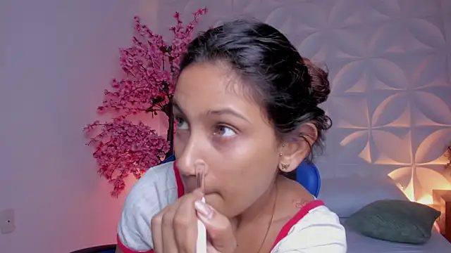 cora 22 online show from 04-07-26, 12:49