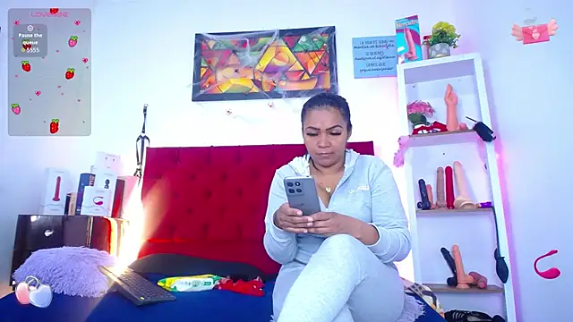 louise nails online show from 11-15-25, 02:35