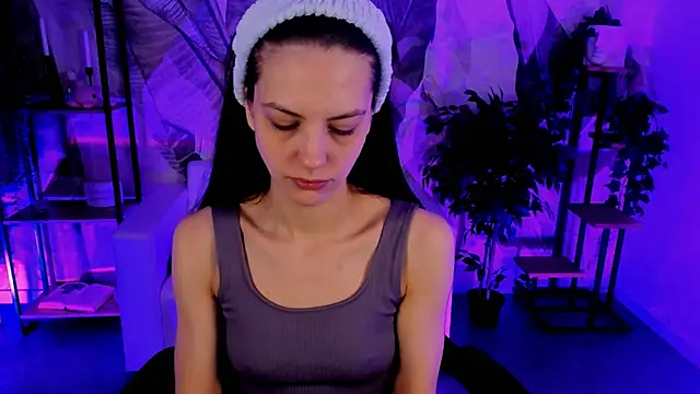 Snapshot of EmilyWilden chatting on 12-15-24, 05:45 EmilyWilden online show from 12-15-24, 05:45