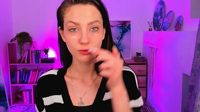 Snapshot of EmilyWilden chatting on 02-17-25, 11:55 EmilyWilden online show from 02-17-25, 11:55