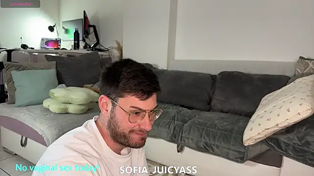 Snapshot of Sofia_JuicyAss chatting on 01-08-25, 03:28 Sofia JuicyAss online show from 01-08-25, 03:28