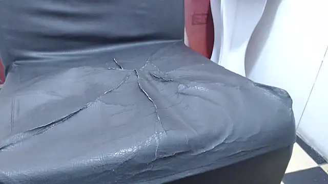 Laura hottt online show from 10-30-25, 02:35