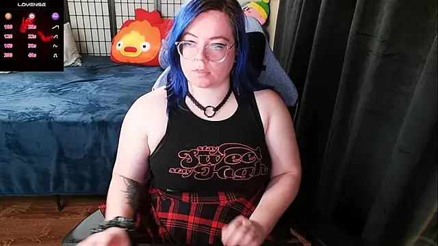 Snapshot of KiraSpitQueen chatting on 01-10-25, 02:35 KiraSpitQueen online show from 01-10-25, 02:35
