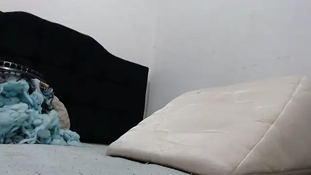 Snapshot of Emmily_Fox chatting on 12-03-24, 11:02 Emmily Fox online show from 12-03-24, 11:02