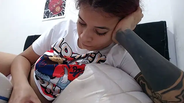 Snapshot of Emmily_Fox chatting on 02-11-25, 10:07 Emmily Fox online show from 02-11-25, 10:07