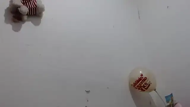 Snapshot of Emmily_Fox chatting on 02-15-25, 06:33 Emmily Fox online show from 02-15-25, 06:33