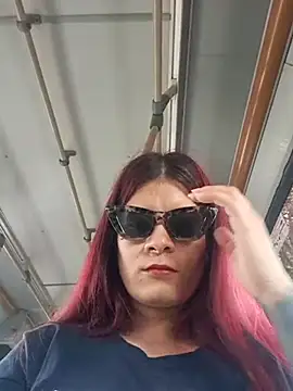 Snapshot of Emmily_Fox chatting on 02-16-25, 09:05 Emmily Fox online show from 02-16-25, 09:05