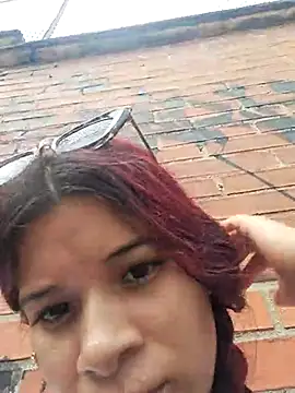 Snapshot of Emmily_Fox chatting on 03-04-25, 06:50 Emmily Fox online show from 03-04-25, 06:50