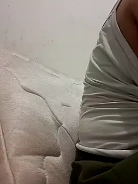 Snapshot of Emmily_Fox chatting on 03-07-25, 04:02 Emmily Fox online show from 03-07-25, 04:02