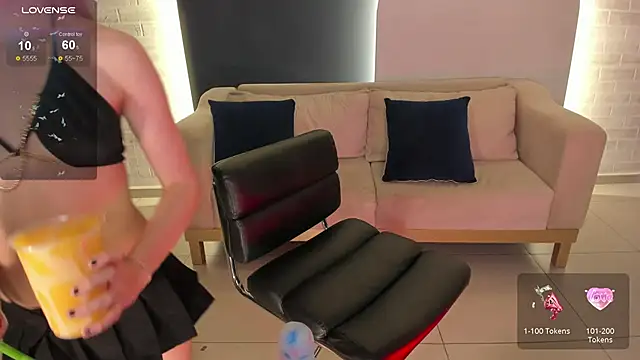 JuanitaClay online show from 03-18-25, 11:53