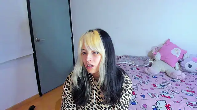 Snapshot of Akane-Mou chatting on 03-12-25, 10:37 Akane-Mou online show from 03-12-25, 10:37
