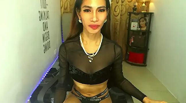 Snapshot of Trixie_Mattel21 chatting on 12-03-24, 05:20 Trixie Mattel21 online show from 12-03-24, 05:20