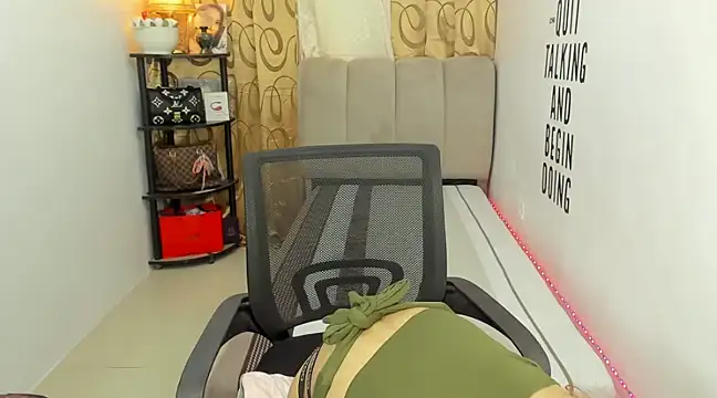 Snapshot of Trixie_Mattel21 chatting on 01-03-25, 05:28 Trixie Mattel21 online show from 01-03-25, 05:28