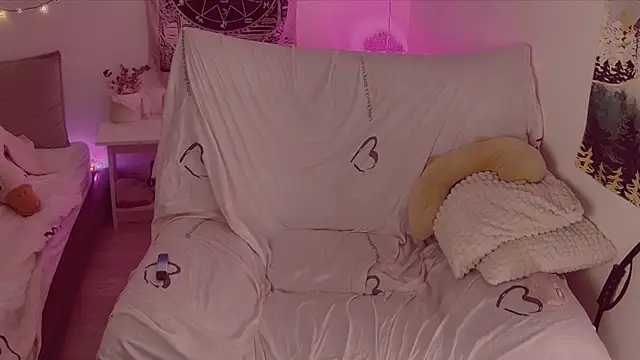 cutenessa online show from 12-18-25, 07:03