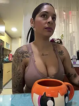 charlotte stevenss  online show from 11-18-25, 02:54