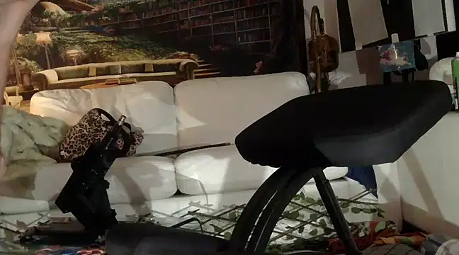 Snapshot of OSIRlS chatting on 01-06-25, 04:34 OSIRlS online show from 01-06-25, 04:34