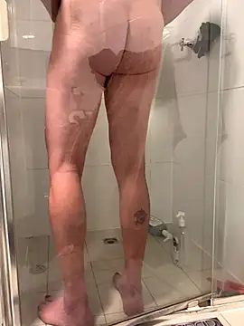 Snapshot of OSIRlS chatting on 09-26-25, 11:47 OSIRlS online show from 09-26-25, 11:47