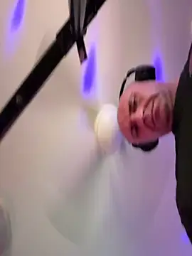 Snapshot of OSIRlS chatting on 09-30-25, 02:55 OSIRlS online show from 09-30-25, 02:55