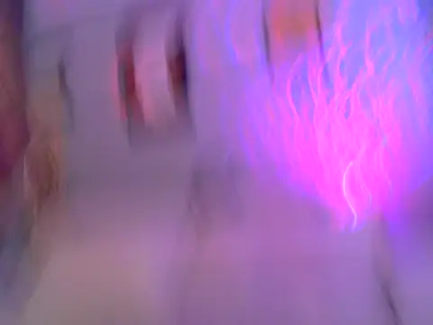 Snapshot of OSIRlS chatting on 10-19-25, 04:40 OSIRlS online show from 10-19-25, 04:40