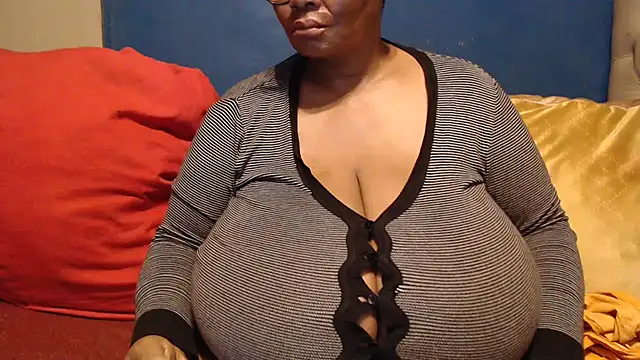 CUTEFIRMMELONSS online show from 12-17-25, 02:28