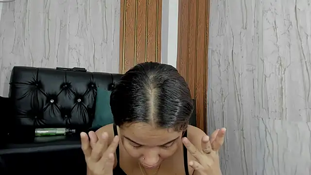 Snapshot of MarianaManzur chatting on 11-01-25, 02:52 MarianaManzur online show from 11-01-25, 02:52