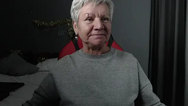 Snapshot of roxana_brooks chatting on 12-15-24, 01:11 roxana brooks online show from 12-15-24, 01:11