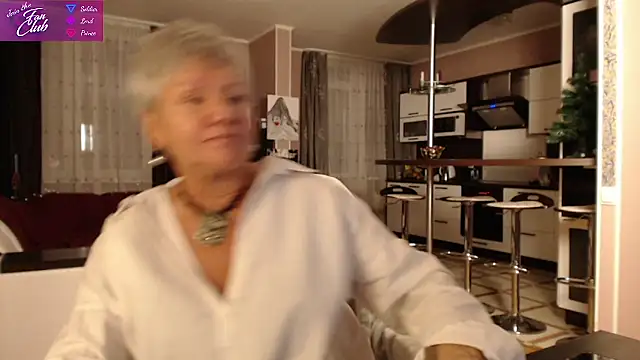 Snapshot of roxana_brooks chatting on 12-17-24, 02:33 roxana brooks online show from 12-17-24, 02:33