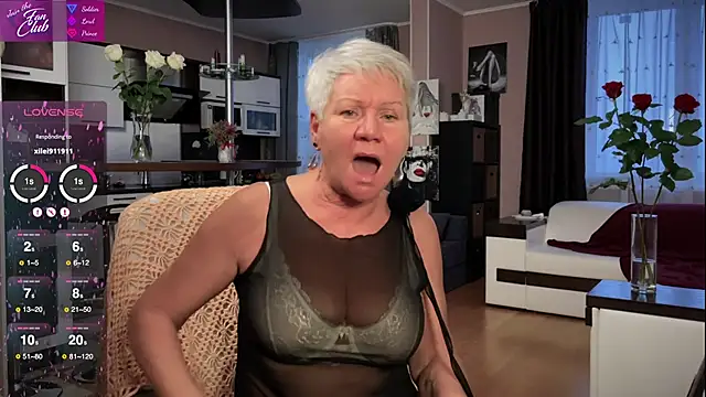 Snapshot of roxana_brooks chatting on 02-02-25, 02:02 roxana brooks online show from 02-02-25, 02:02